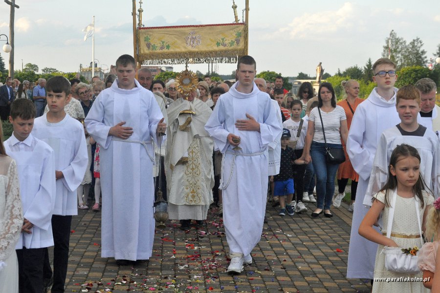 50 Procesja eucharystyczna.jpg